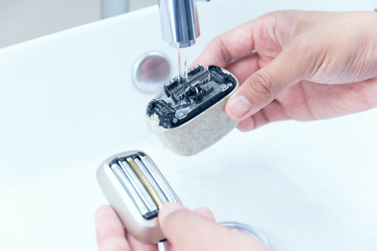 ラムダッシュ パームインは、全モデルがIPX7基準※の防水設計で本体丸ごと水洗いができ、お風呂での使用も可能です。