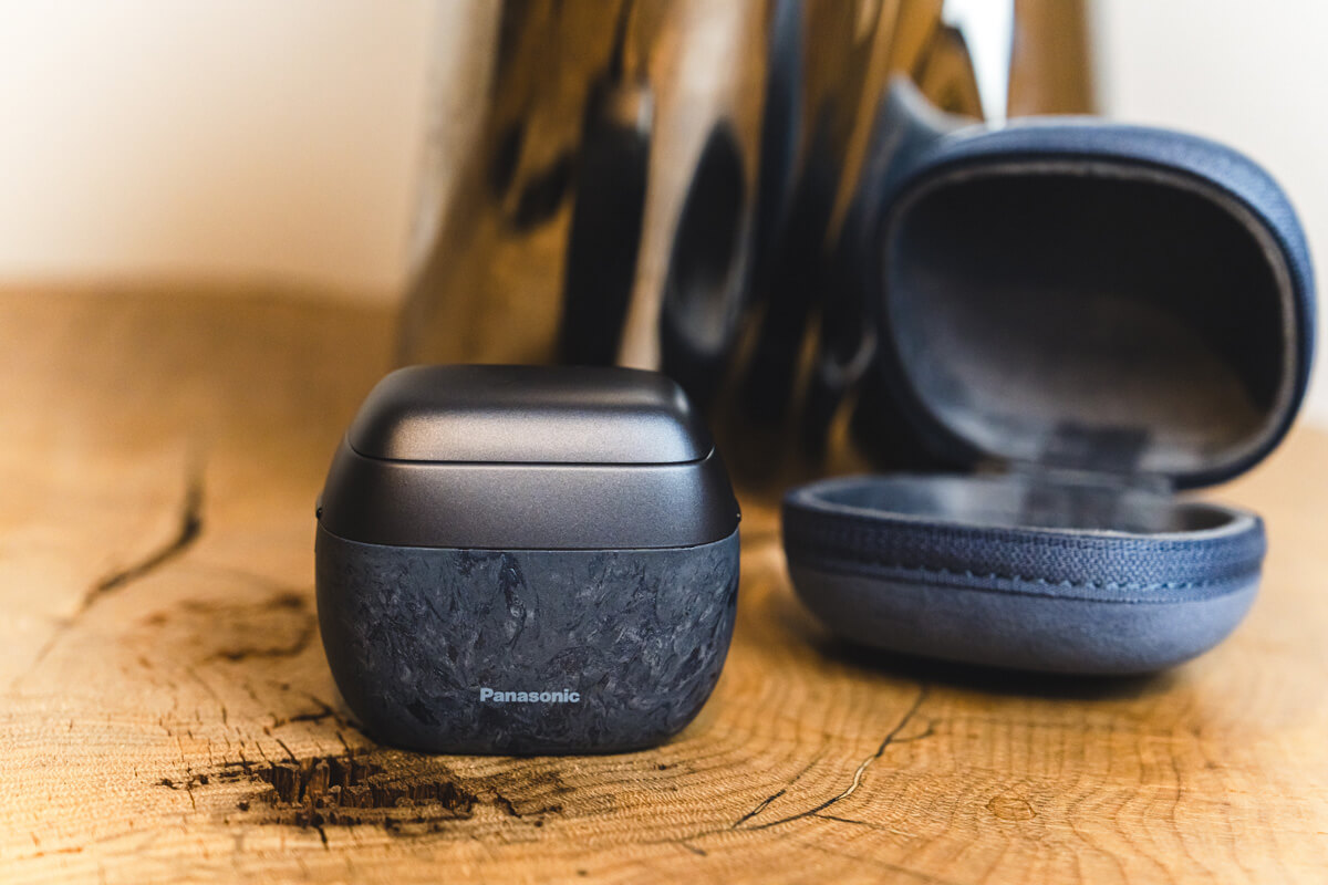 ES-PV6Aがマーブルホワイトとマーブルブラックの2色展開なのに対し、ES-PV70は桜・藍・金・紫の、日本の自然美を感じさせる4色展開です