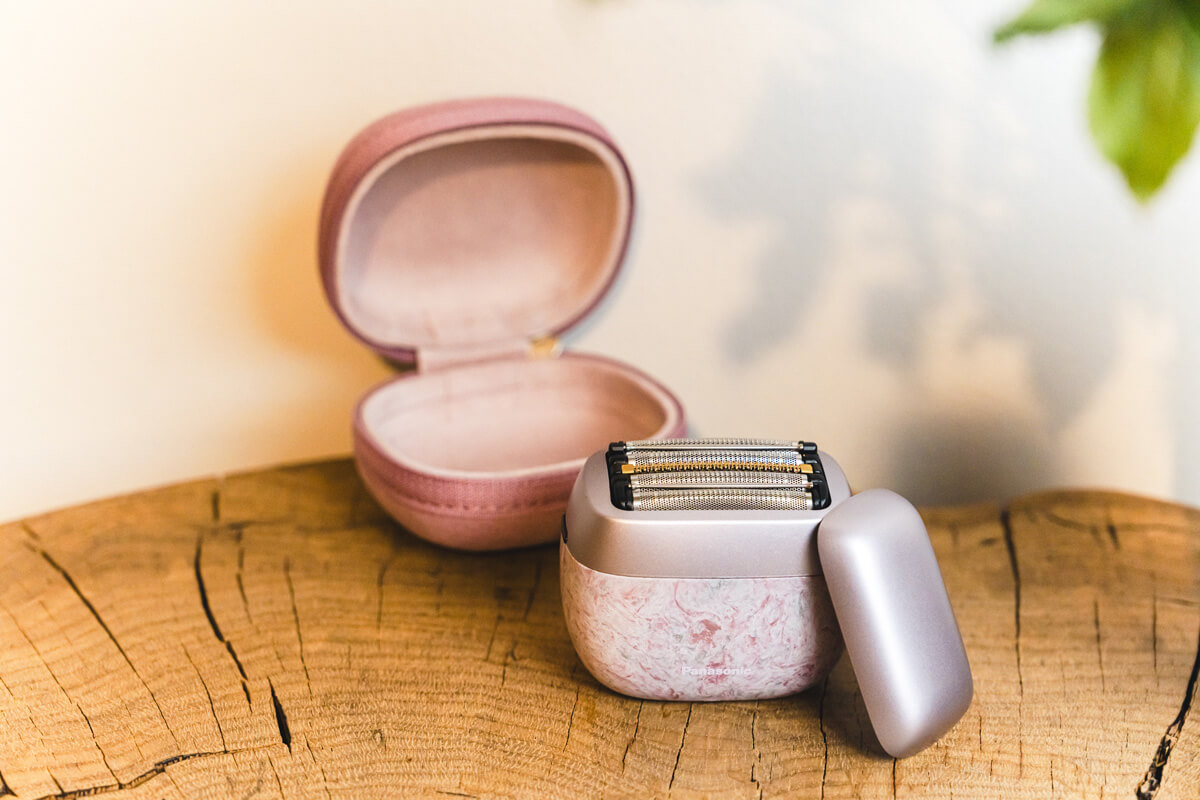 ES-PV6Aがマーブルホワイトとマーブルブラックの2色展開なのに対し、ES-PV70は桜・藍・金・紫の、日本の自然美を感じさせる4色展開です