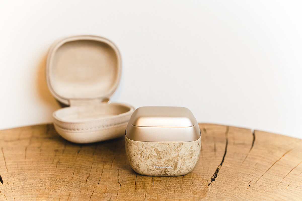 ES-PV6Aがマーブルホワイトとマーブルブラックの2色展開なのに対し、ES-PV70は桜・藍・金・紫の、日本の自然美を感じさせる4色展開です