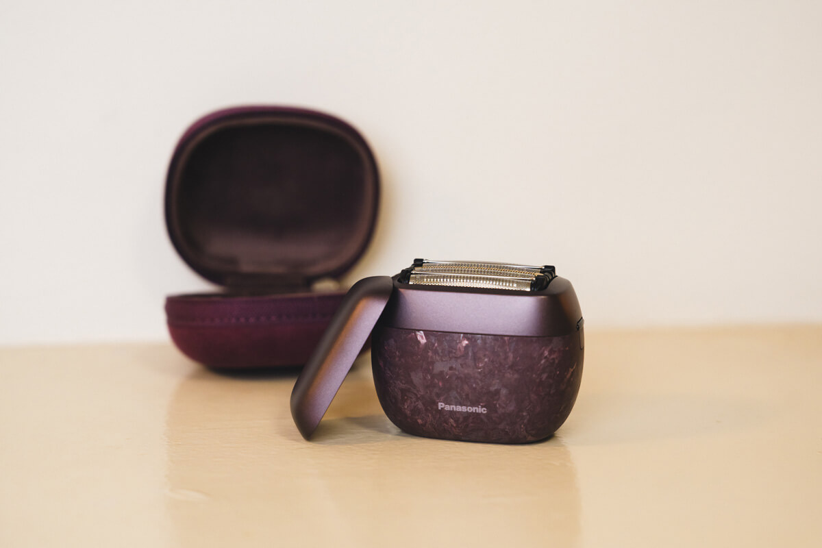 ES-PV6Aがマーブルホワイトとマーブルブラックの2色展開なのに対し、ES-PV70は桜・藍・金・紫の、日本の自然美を感じさせる4色展開です