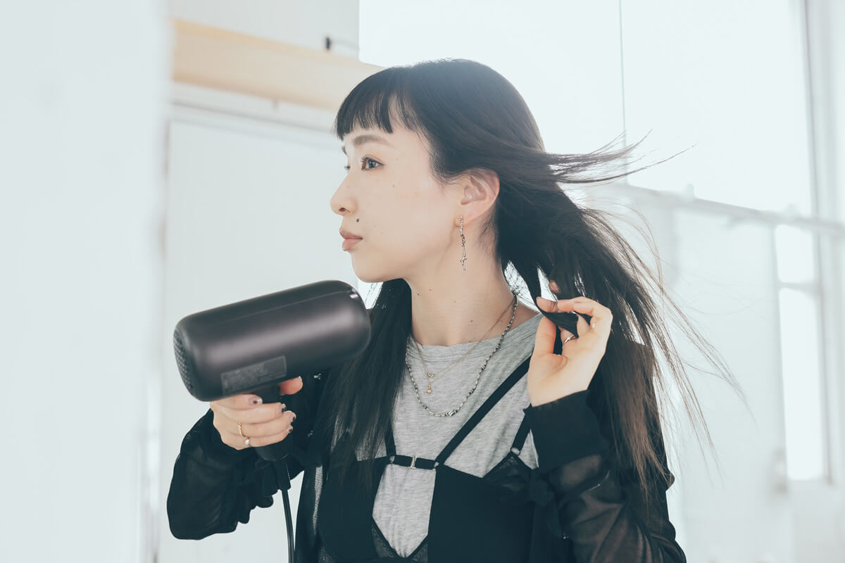 しっとりまとまる髪へ導くMOISTモード、まっすぐでなめらかな髪に整えるSTRAIGHTモード、ふんわりとしたボリューム感をかなえるAIRYモード、指通りの良さに特化しており、EH-NC80のみに搭載されているSMOOTHモード。