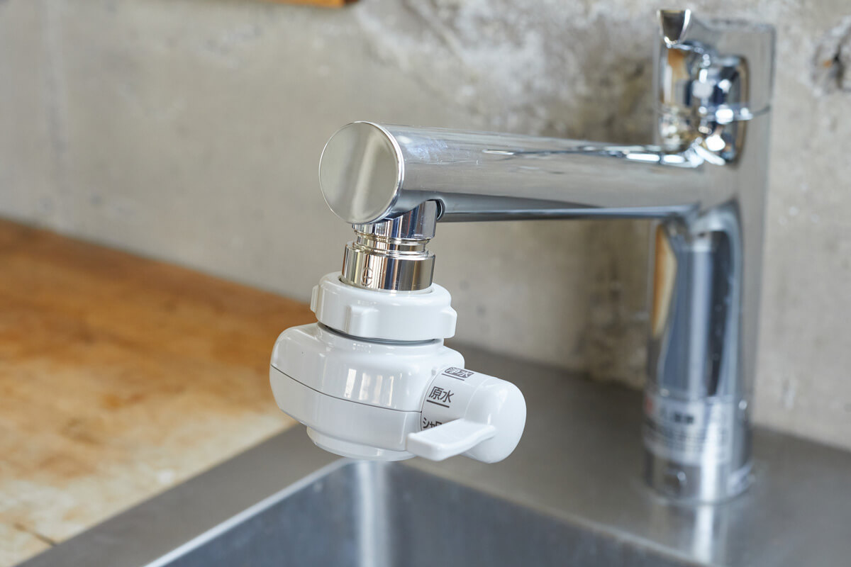 ナットは強く締めすぎず仮締めしておきます