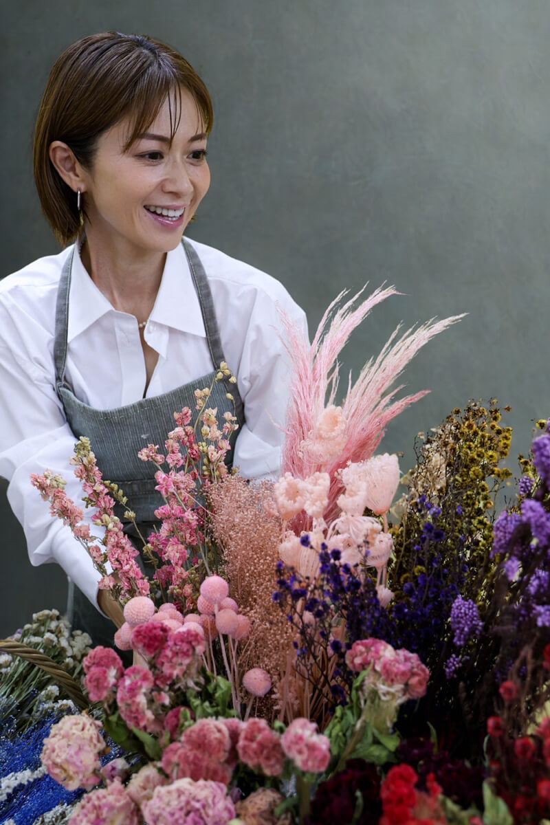 体の内側からの変化に気を配り続けている畑野さんは、飲み水以外にも、フラワーライフプロデューサーとしての活動を通して“水選びへの配慮”を欠かさないとか。