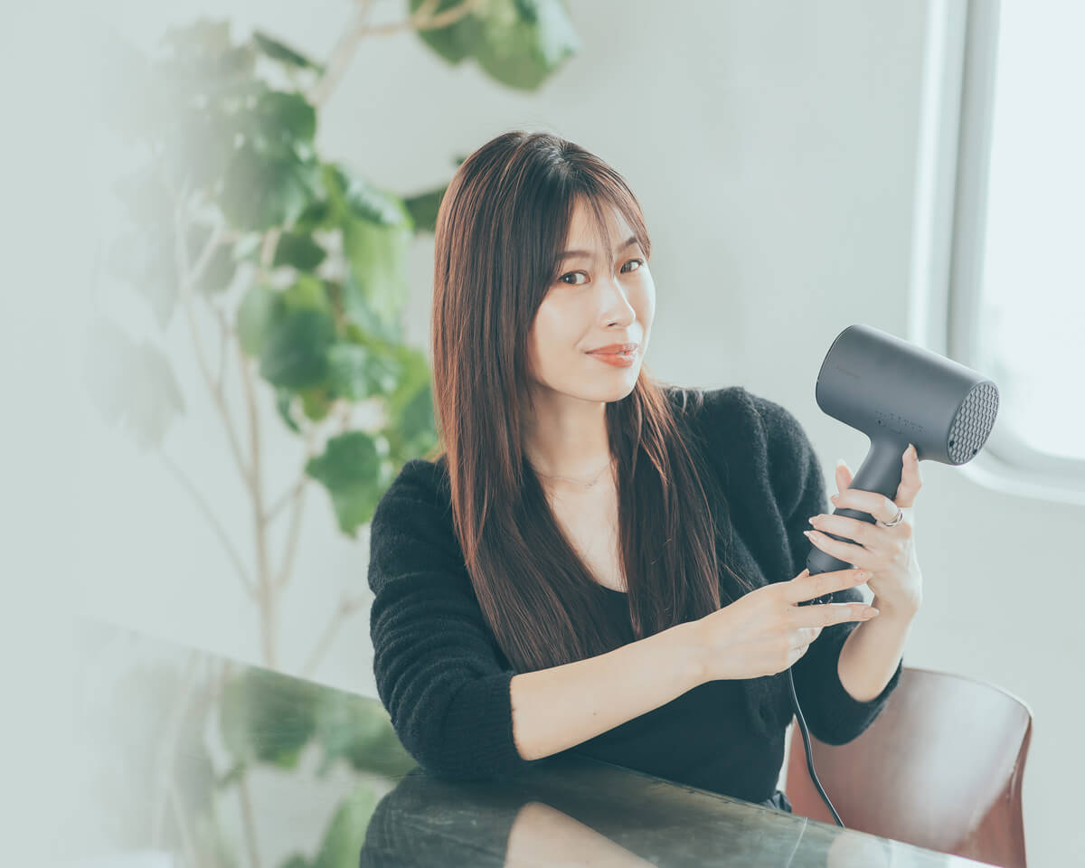 ヘアスタイリストの保科真紀さんが教える！ EH-NA0Kを使用した、寝ぐせを防ぐ正しい髪の乾かし方