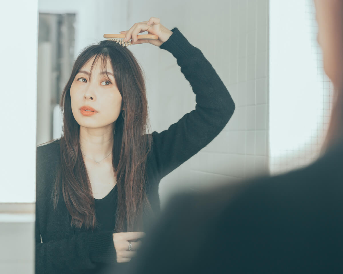 ヘアスタイリストの保科真紀さんが教える！寝ぐせの簡単な直し方