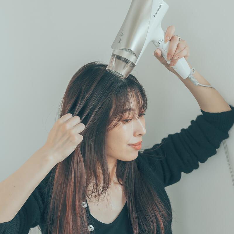 3 引っ張りながら乾かし、ツヤを出す