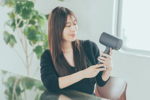 寝ぐせがつかない方法はある？寝ぐせの原因とドライヤーで予防する方法・直し方を紹介