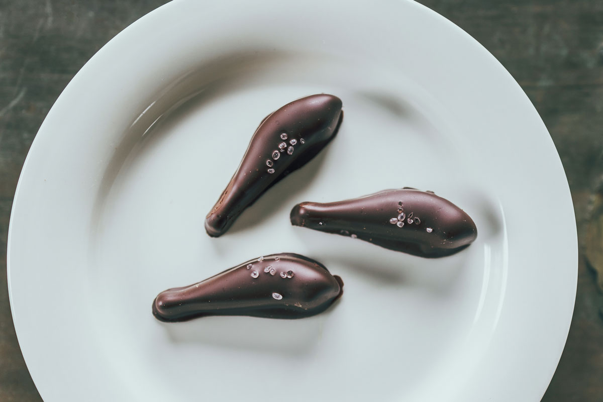 ユニークな形の由来は、いわき市の魚に選定された「めひかり」。