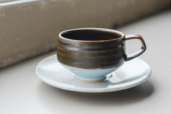 朝日焼/カップ&ソーサーL 月白×黒