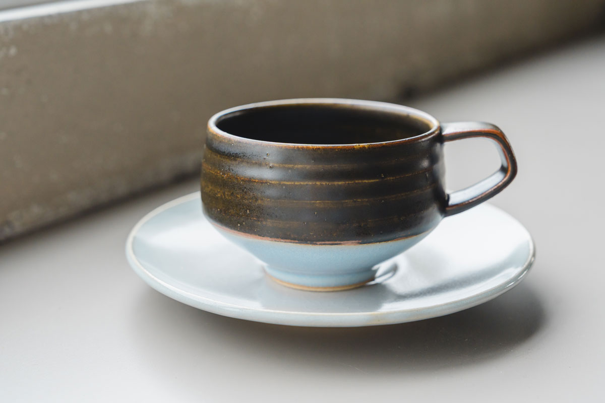【朝日焼】カップ&ソーサー 黒×月白 400年の歴史が紡ぐ、ツートーンの美