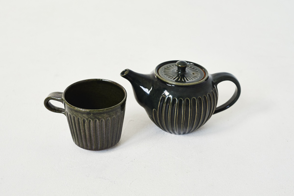 木と土 calm／るり色のポット、三角マグ