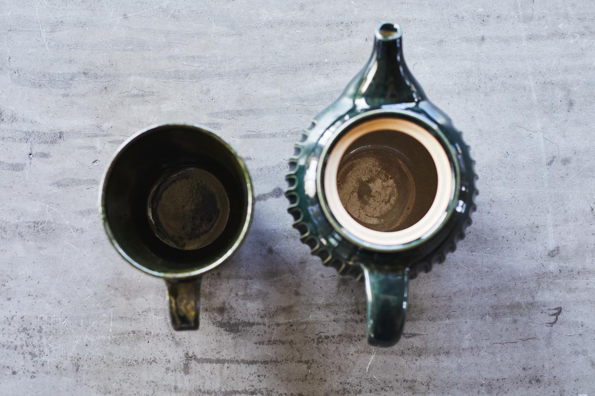 茶漉し付きのポットは、日本茶や紅茶を入れるのにもぴったりなデザイン。