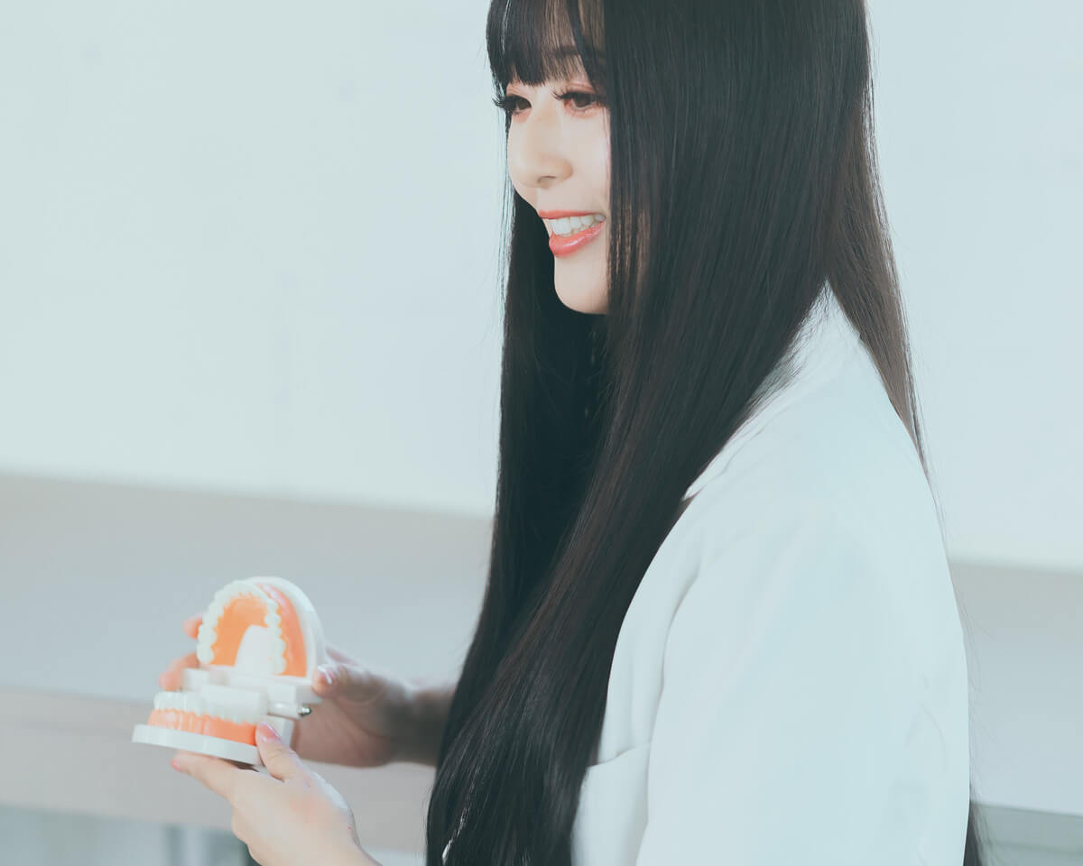 ぼーっと歯磨きしていると、歯の噛み合わせ面や前歯など磨き残してしまうことも。