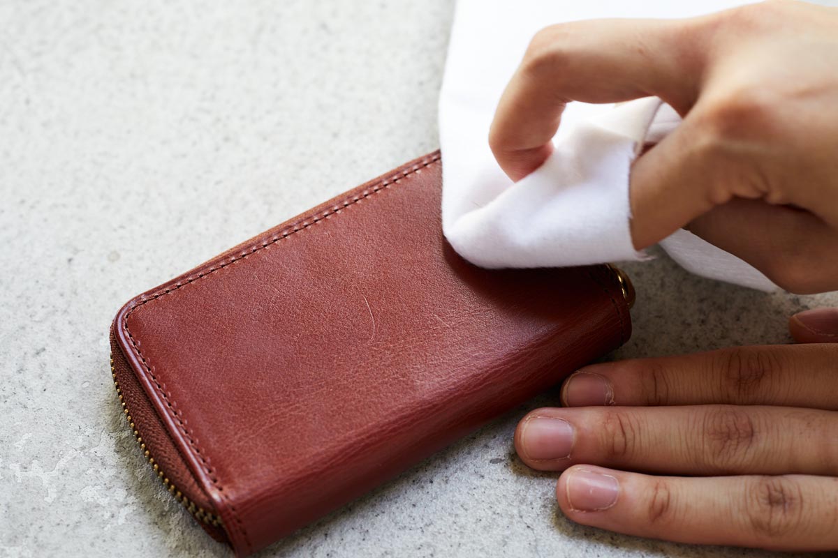 このように、素材・設計・職人技・ケアまで一貫したこだわりがつまったタァンネリルのキーケースは、ただの「鍵を持ち歩く道具」ではなく、時間とともに表情を深め、自分だけの“相棒”となる一生もののアイテムといえるでしょう。