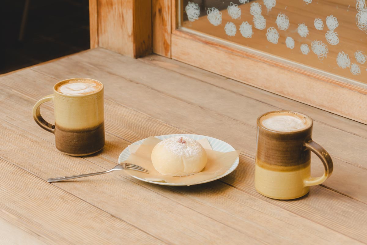 【zuhka】陶芸家・青柳あづみさんのバイカラーマグカップ