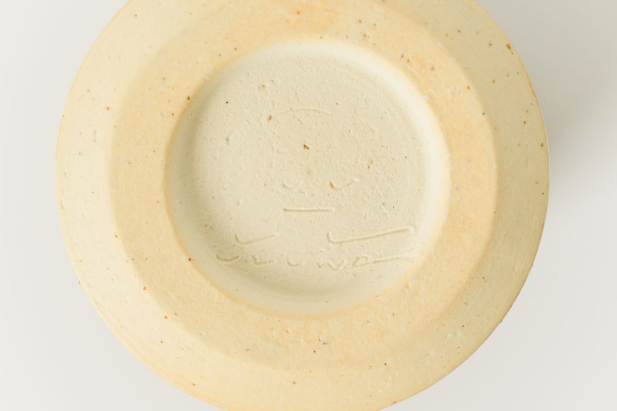 風格すら感じる個性がありつつも、他の食器ともなじむ親しみやすさがあるので、日常のあらゆるシーンの定番となりそうです。