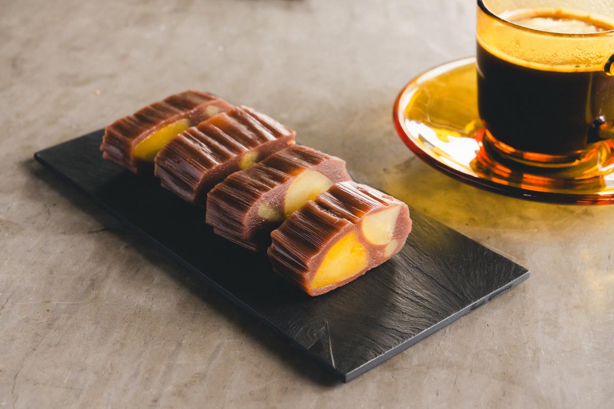 スイーツも雄勝石にのせると一段と洗練された雰囲気に。