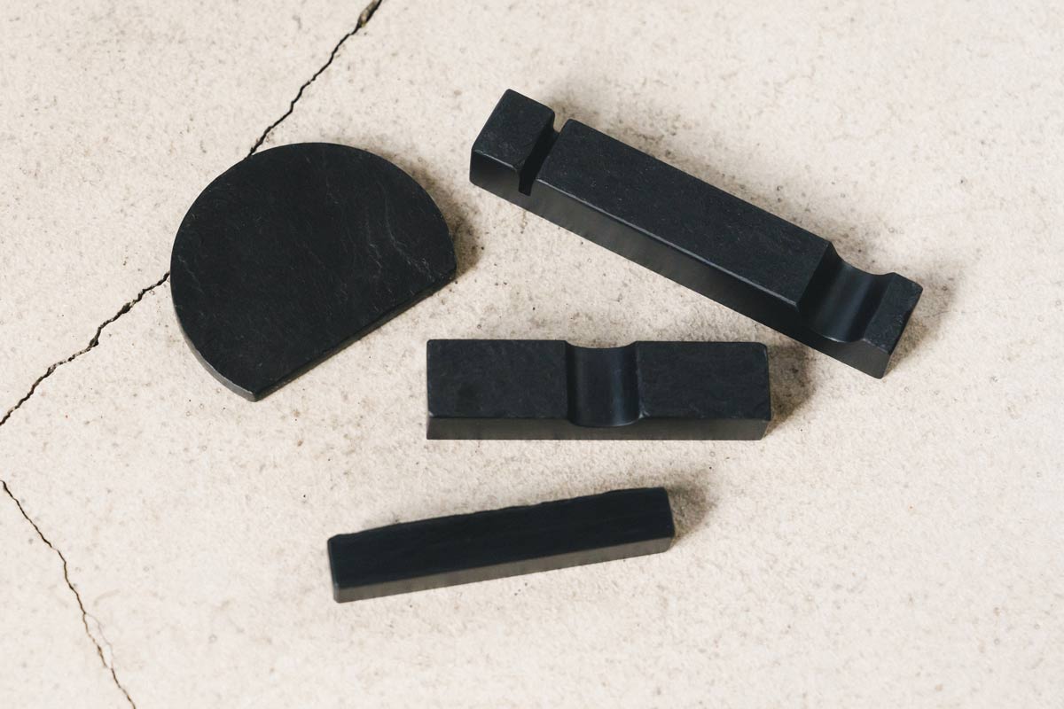 箸置きやカトラリーレストなどの種類も豊富。