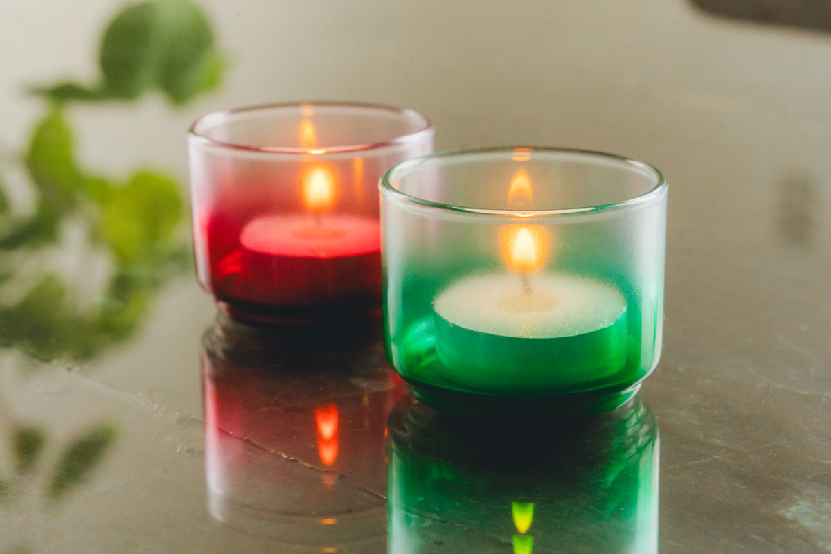 キャンドルを入れると、色付けした部分が引き立ち、グラデーションが効果的に見えます。