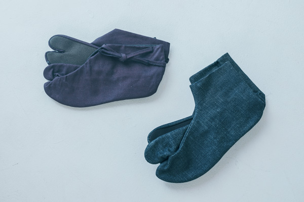 きねや足袋/デニム岡足袋 紺石底 5枚こはぜ 晒裏、紐足袋 正藍染 黒石底