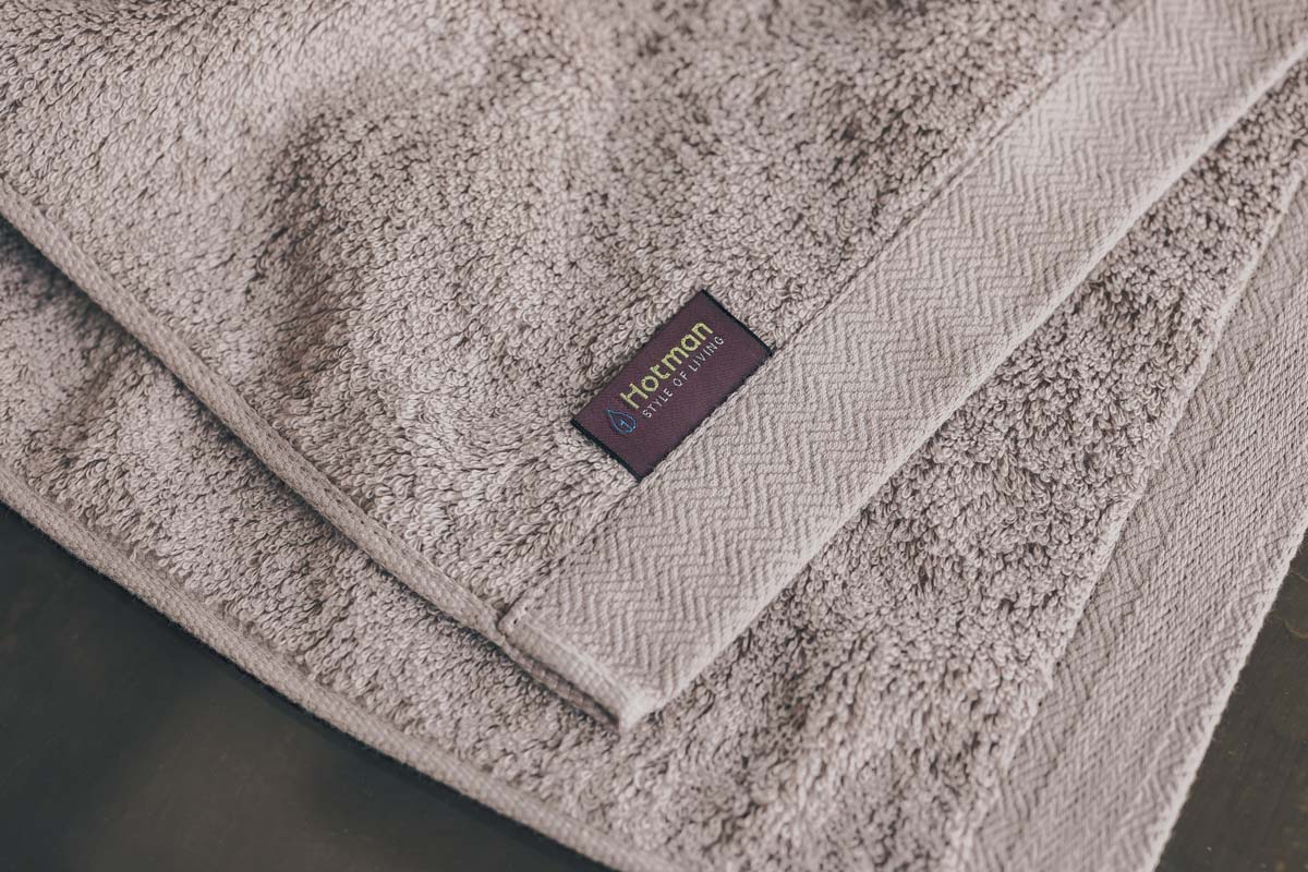 今回ご紹介するホットマンもまた、青梅の織物の伝統を未来へ残すべく努力を続けている会社の一つです。