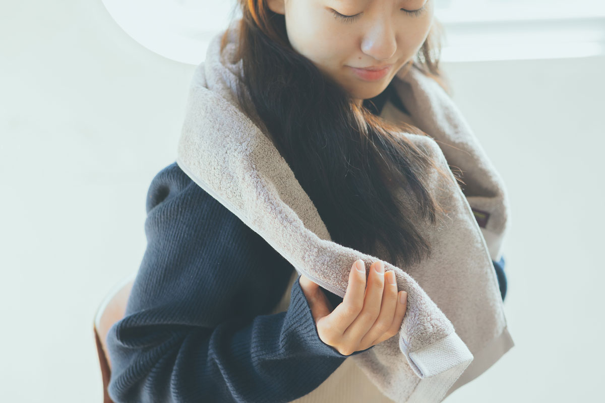 日本タオル検査協会が設けた沈降法の評価基準（JIS規格）によれば、水に浮かべて60秒以内に沈降すれば、タオルとして合格印が押されます。