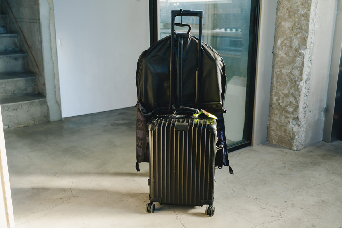 今回、櫻井さんに用意してもらったのは、実際に使っている出張道具。