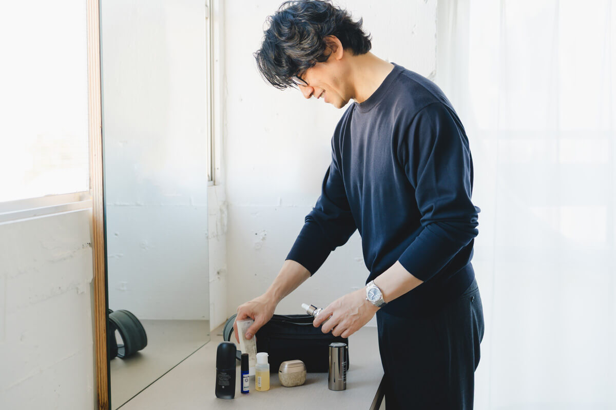 「ホテルにチェックインしたら、まず洗面台に道具を並べて自分の空間を作ります。朝、それを眺めていると、仕事のスイッチが入るんですよね」と櫻井さん。
