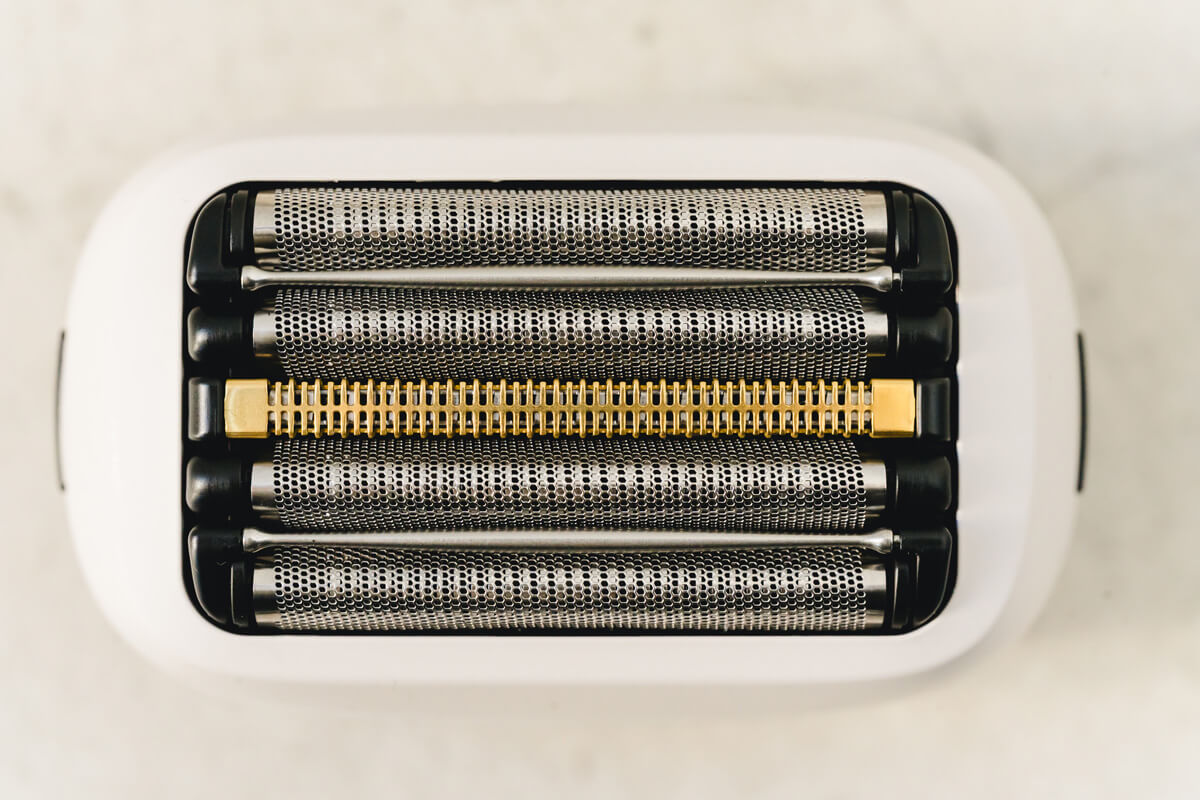 高性能5枚刃で、コンパクトでも深剃りできる