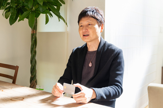 「JCBカード Sは、このカードならではのクラブオフ制度が魅力。40歳以上の方はこちらを選ぶとよいでしょう」と菊地さん