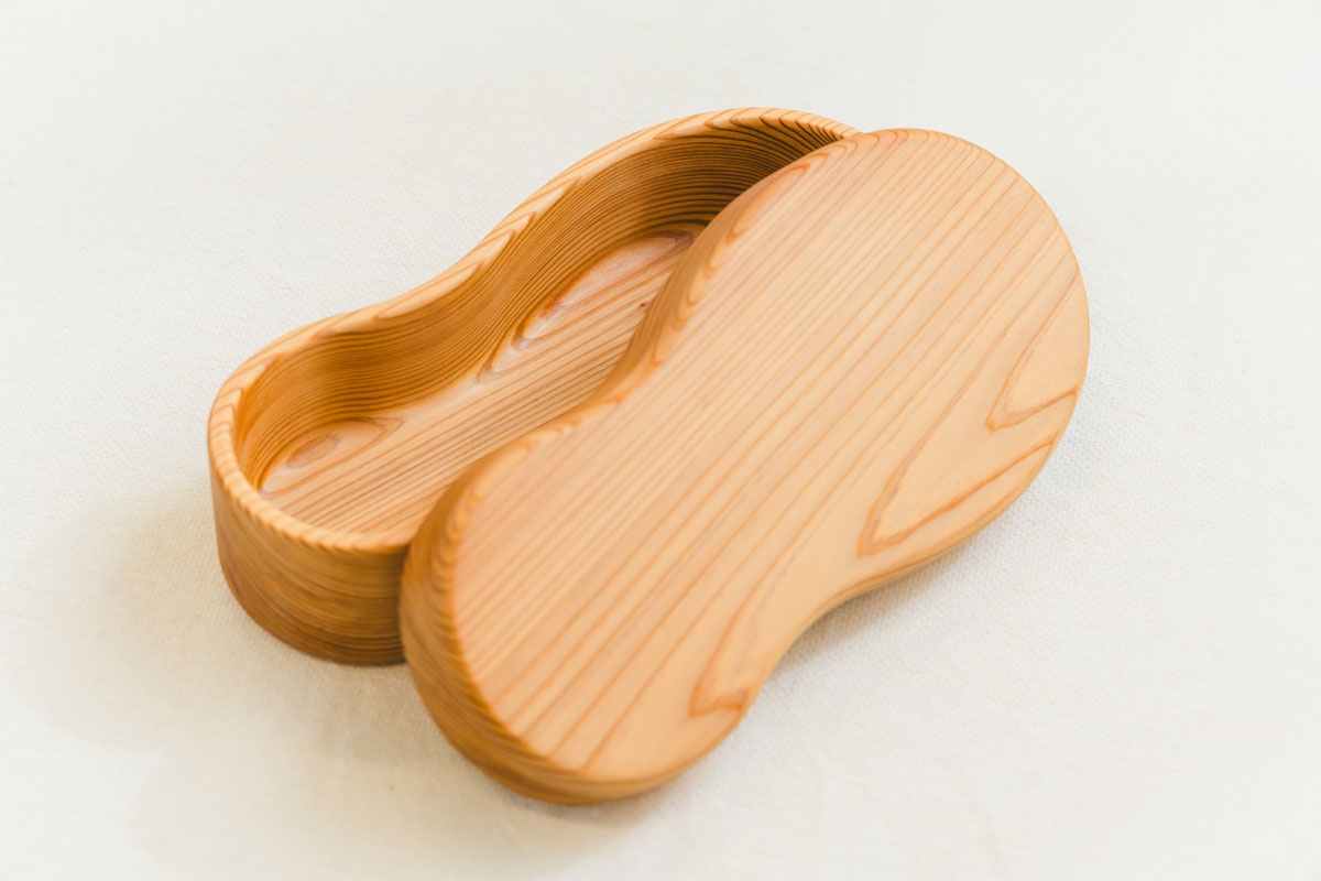 他にはないユニークなひょうたん型のデザインは、なんと千葉の特産である落花生を模したもの。