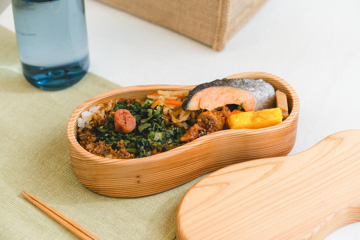 木目の美しさと滑らかな手触りにうっとり