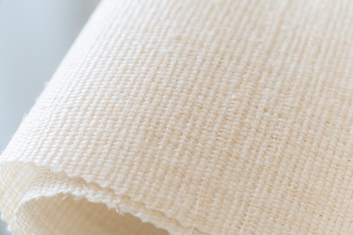 「キビソ肌友だち」は、保湿性に優れる成分「セリシン」を含んだ、キビソという素材を使った浴用タオルです。