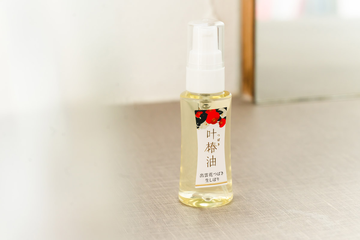 【心の駅 陽だまりの丘】出雲椿生しぼり油 叶椿