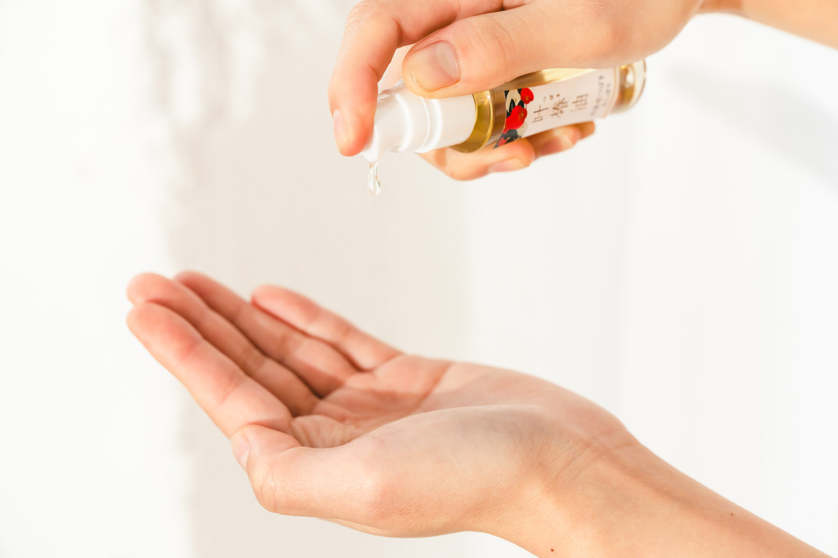 椿油に含まれるオレイン酸で少量でもしっかり潤う