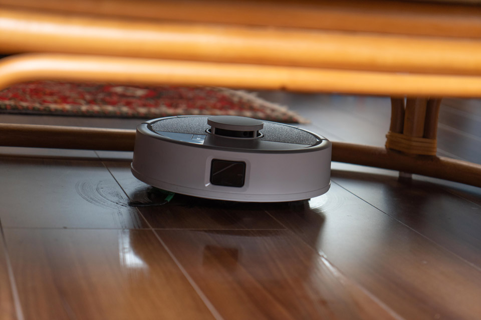 ソファやベッドの下などの狭い空間も、くまなく掃除ができる