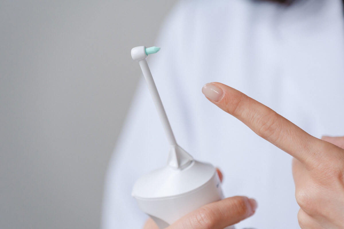 ポイント磨きノズルで器具周りの頑固な汚れにアプローチ