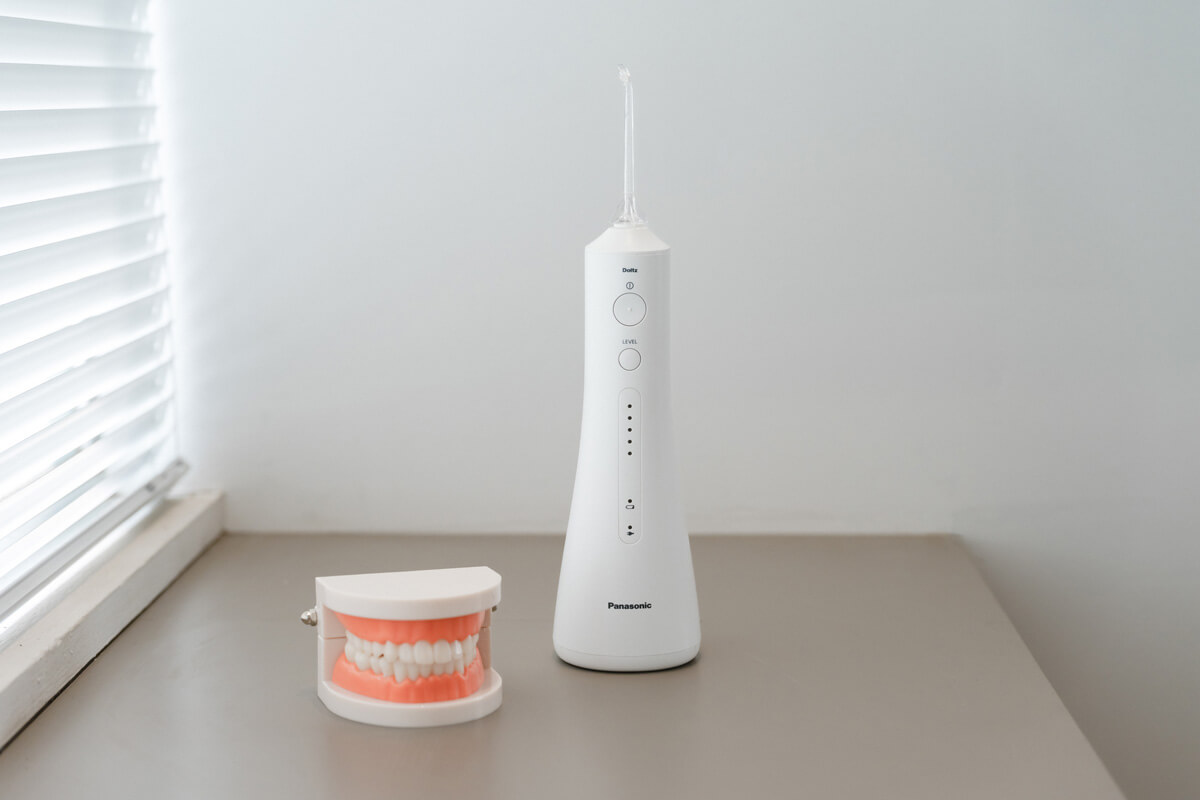 今までの歯ブラシやデンタルフロスを使ったケアに、ぜひ「水流で洗う」という新しい習慣をプラスしてみてください。