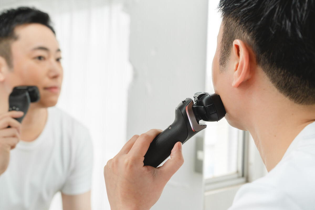 ちなみに、6枚刃シリーズには、ナビLEDを搭載。