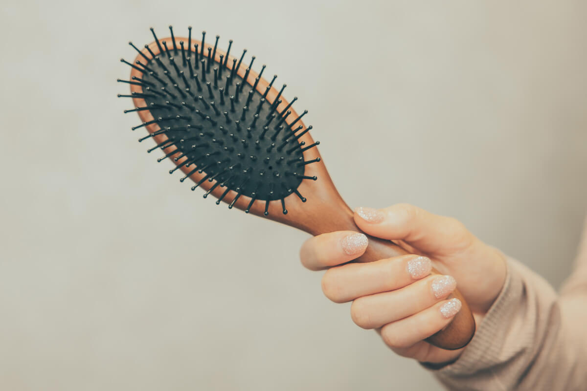 最初のブラッシングで使うブラシは、目が粗めのものがおすすめです。