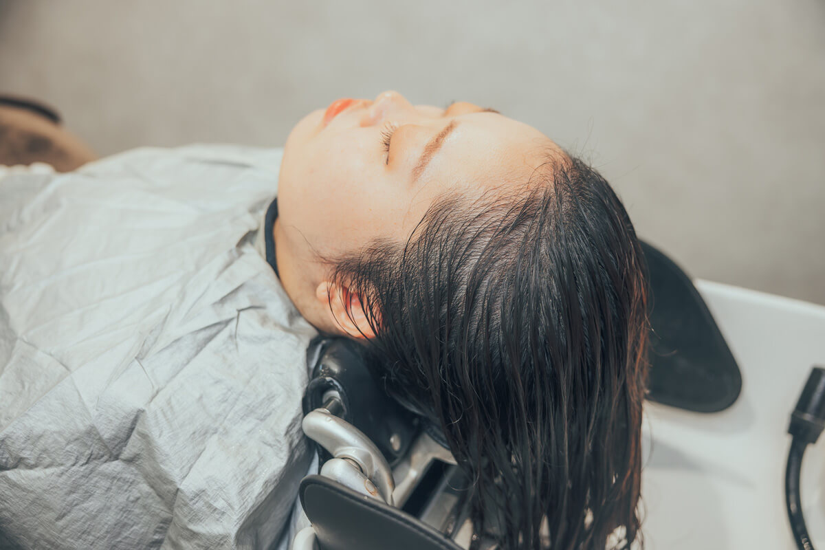 表面は濡れているように思えても、内側や頭皮までは十分に流せていないこともよくあります。