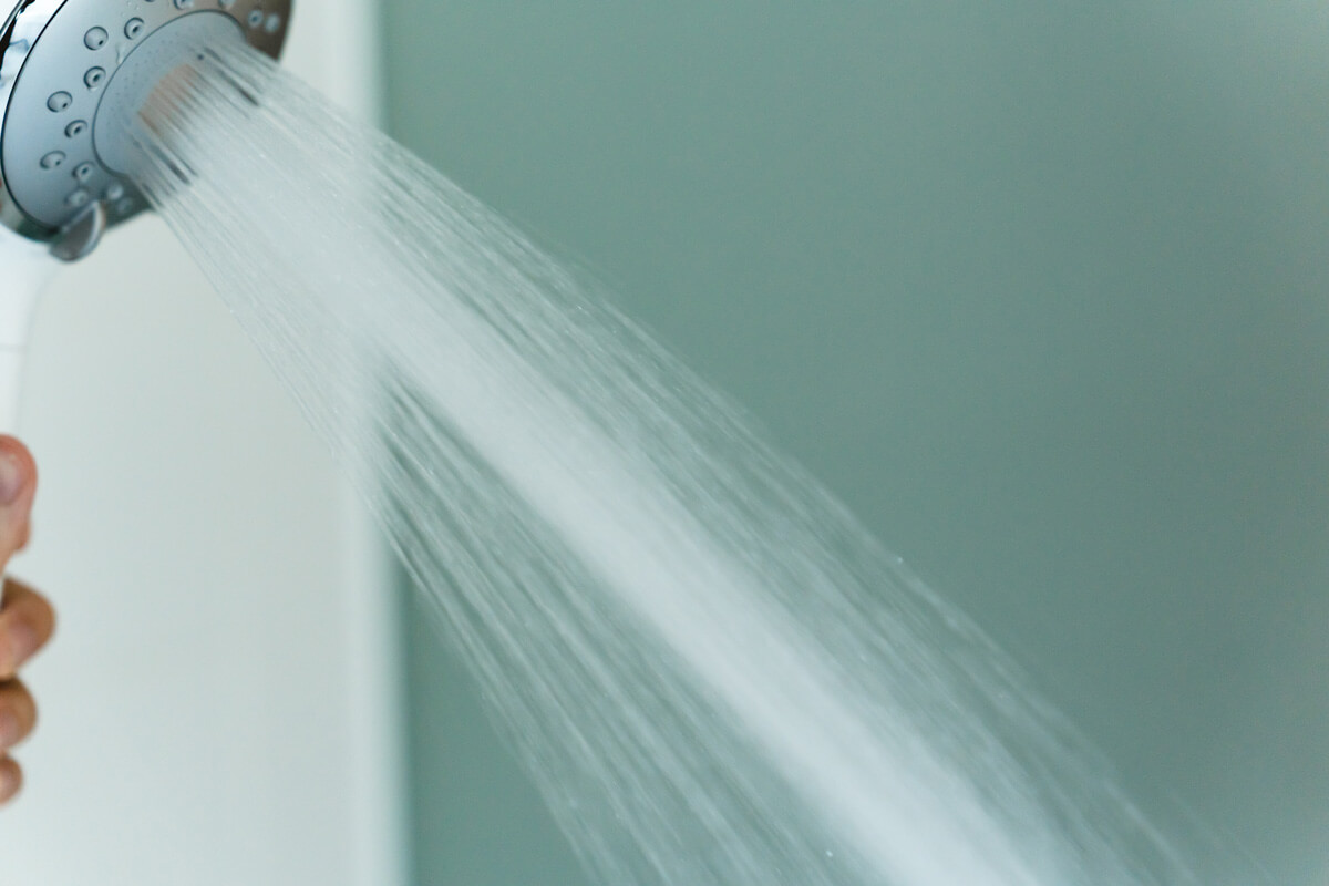 トリートメント＆すすぎ｜バブルをたっぷり含んだ水流でトリートメント効果を引き出す