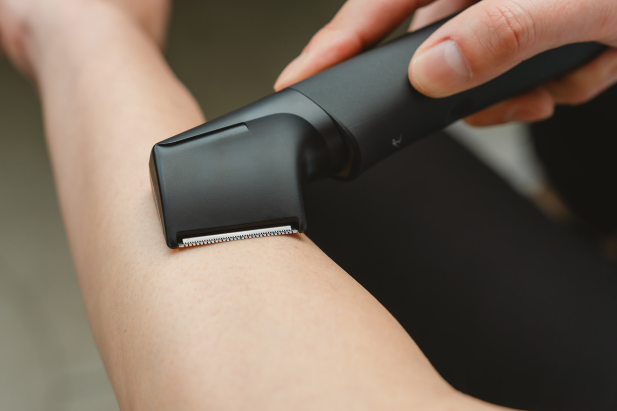 ボディトリマーを使う様子