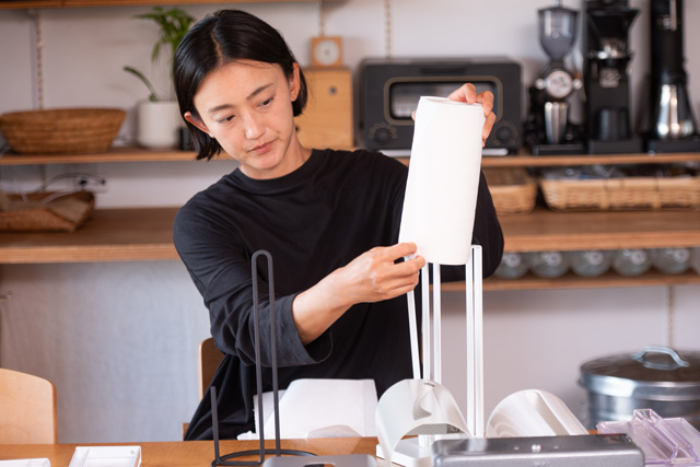 オープンな部分が多いので、厚みが合えば海外製の大きなロール型でもセットできる