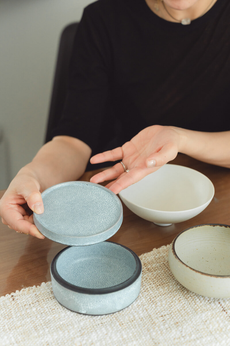 蓋も平皿として利用できる器も。使い方はアイデア次第