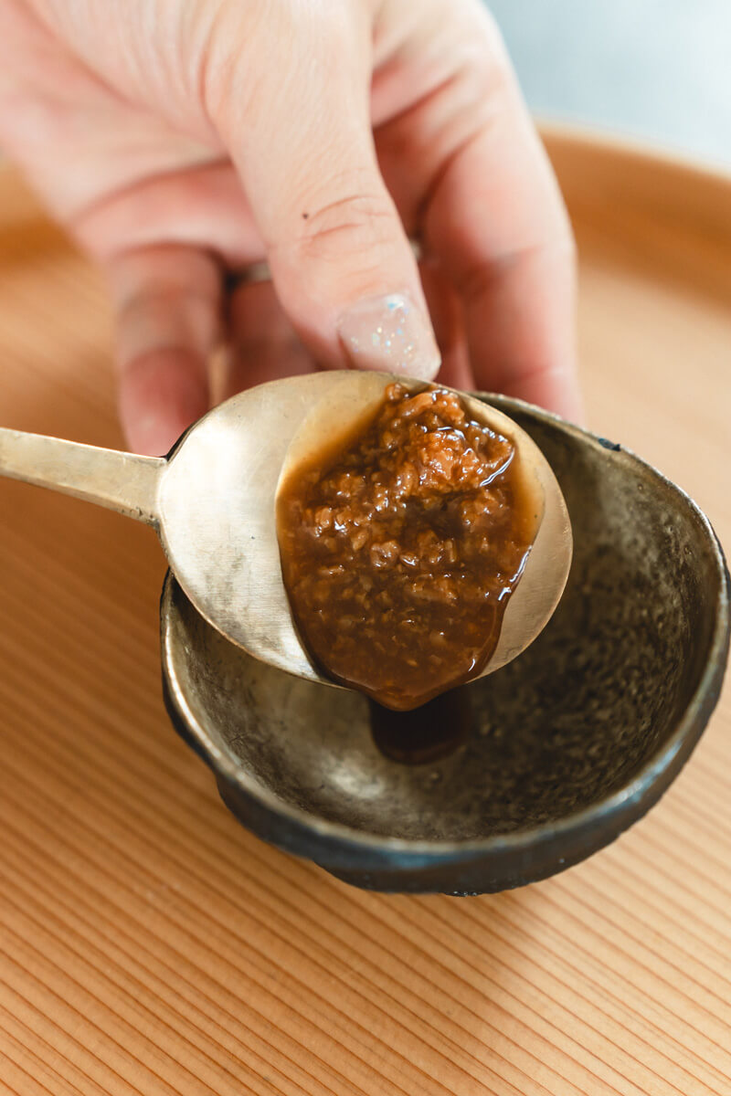 醤油麹やみりんなど、「これがないと味が決まらない」という長屋家の「母の味」を支える必需品。日常的に気兼ねなく使える使い勝手の良さと、素材を生かす確かなおいしさを兼ね備えている