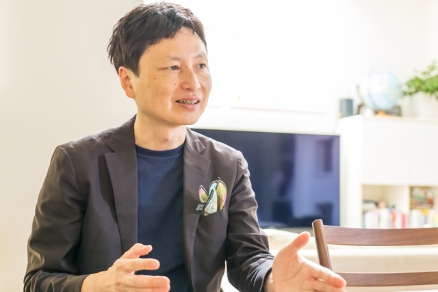 「近々、飛行機に乗る予定がある場合は、JALカードとJALカードショッピングマイル・プレミアムに入会しておくと、より効率よくマイルをためられるでしょう」と菊地さん