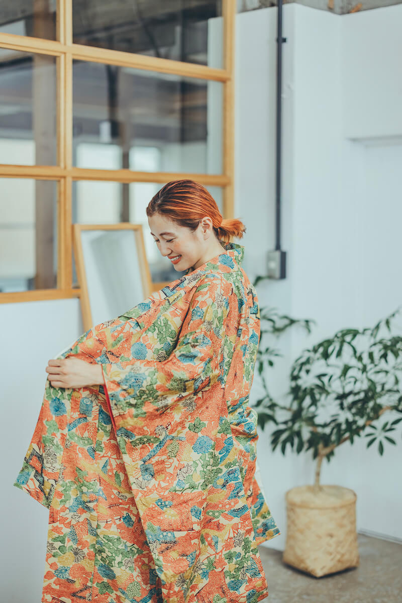 今は一般的に未婚女性が着用する振袖だが、いずれはライフステージに応じて袖を仕立て直し、長く着ていく予定