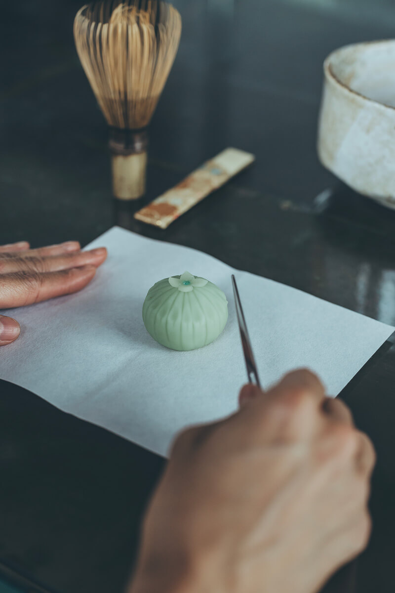 お菓子やお手前の内容で季節の移ろいを感じる、大切な時間